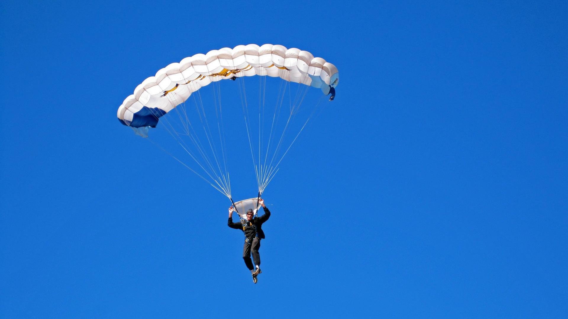 篮球赛场焦点！西班牙队对阵澳大利亚队，体能极限考验，赛场硬仗一触即发